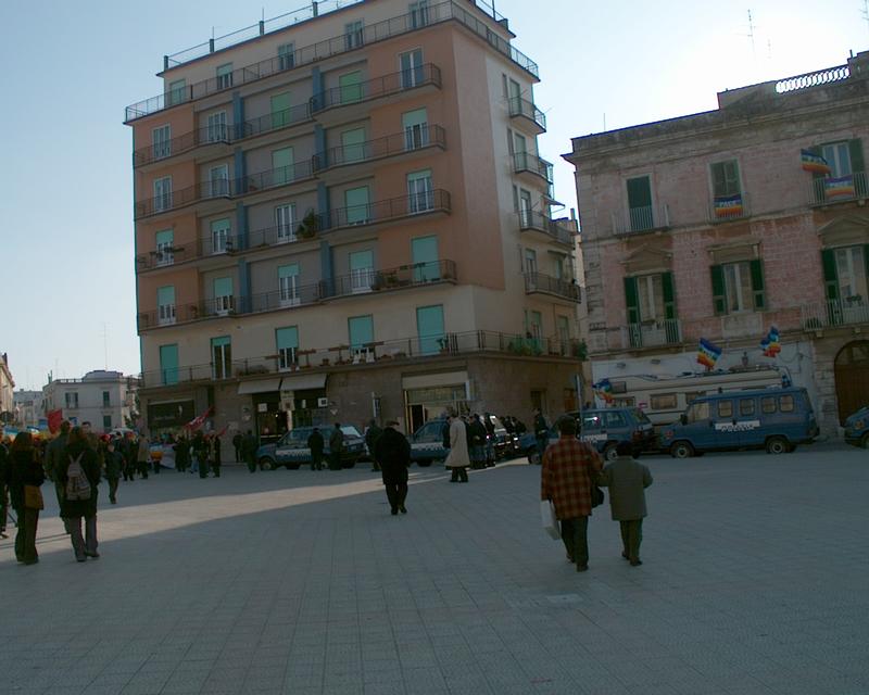 17/64 Iraq war demonstration Gioia del Colle, Italy, 5 April 2003