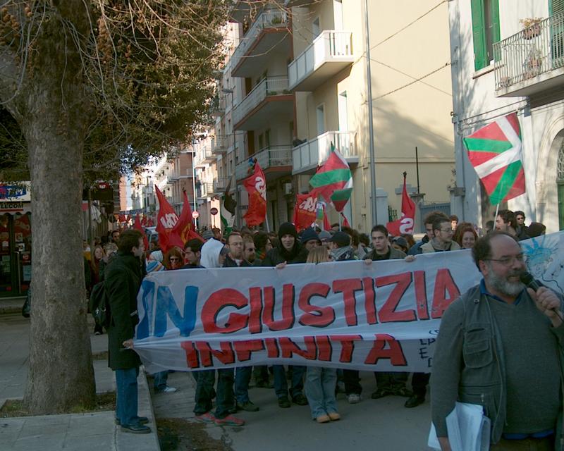 21/64 Iraq war demonstration Gioia del Colle, Italy, 5 April 2003