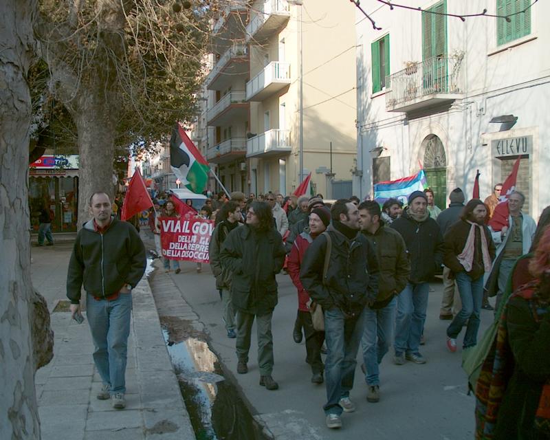 23/64 Iraq war demonstration Gioia del Colle, Italy, 5 April 2003