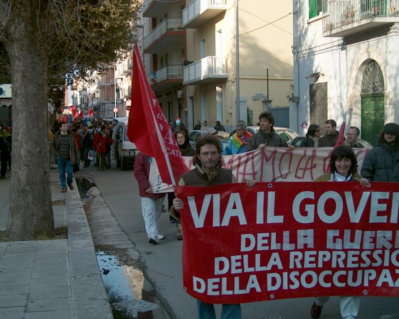 24/64 Iraq war demonstration Gioia del Colle, Italy, 5 April 2003