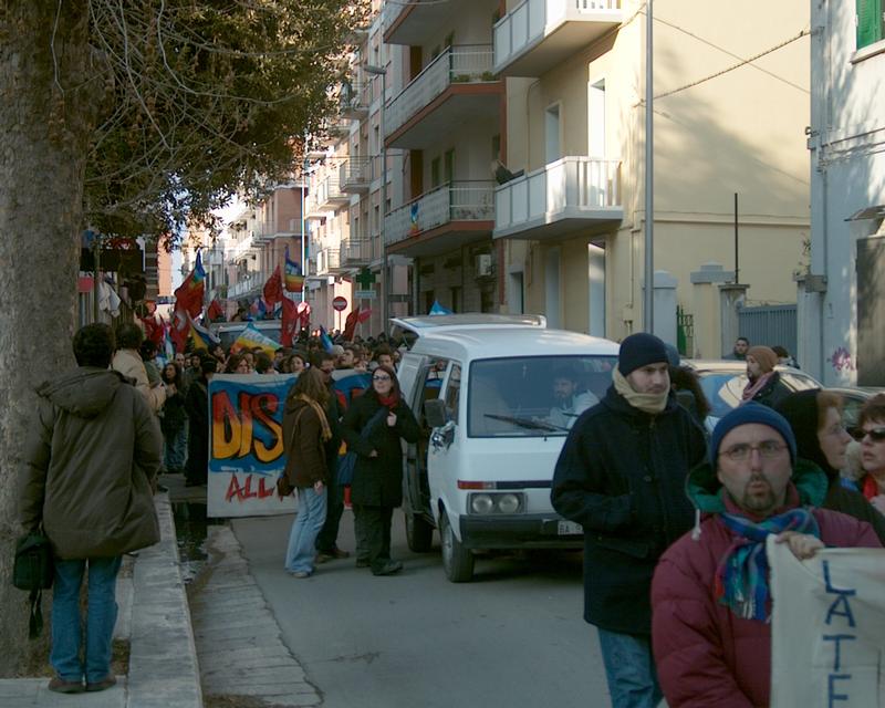 25/64 Iraq war demonstration Gioia del Colle, Italy, 5 April 2003