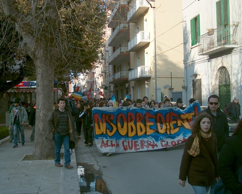 26/64 Iraq war demonstration Gioia del Colle, Italy, 5 April 2003