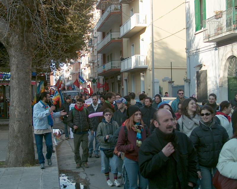 27/64 Iraq war demonstration Gioia del Colle, Italy, 5 April 2003