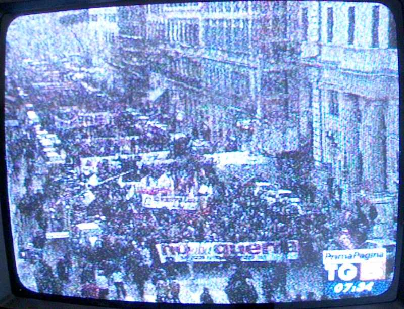 6/12 Iraq war demonstrations on TV in Italy, 21 March 2003