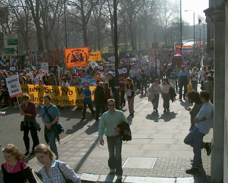 Iraq war demonstration, London 19 March 2005, in Picadilly 14:25:04