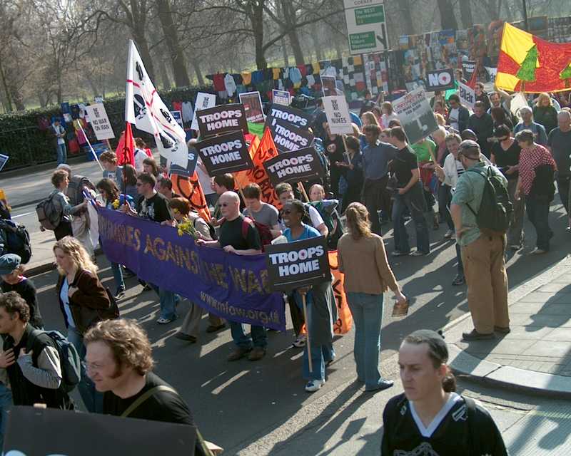 Iraq war demonstration, London 19 March 2005, in Picadilly 14:27:32