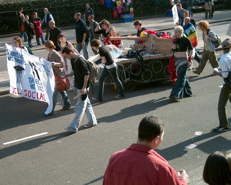 Iraq war demonstration, London 19 March 2005, in Picadilly 14:47:03