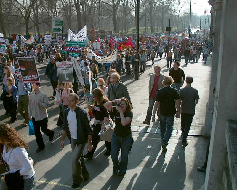 Iraq war demonstration, London 19 March 2005, in Picadilly 15:00:38