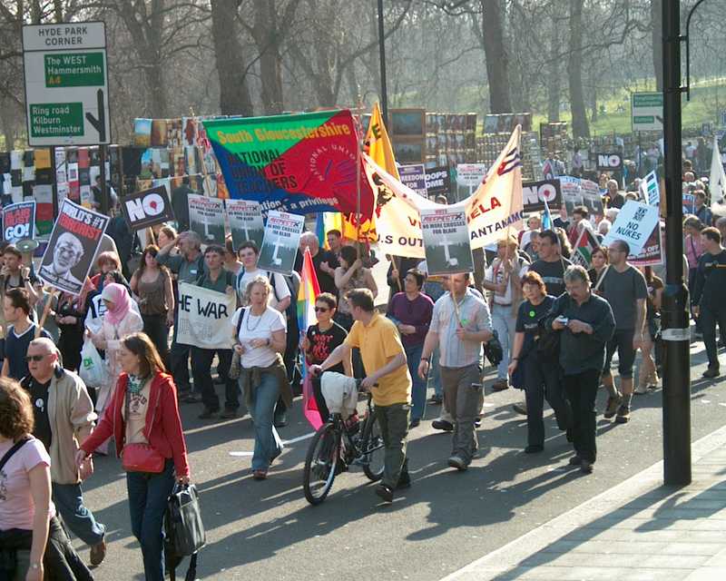 Iraq war demonstration, London 19 March 2005, in Picadilly 15:06:44