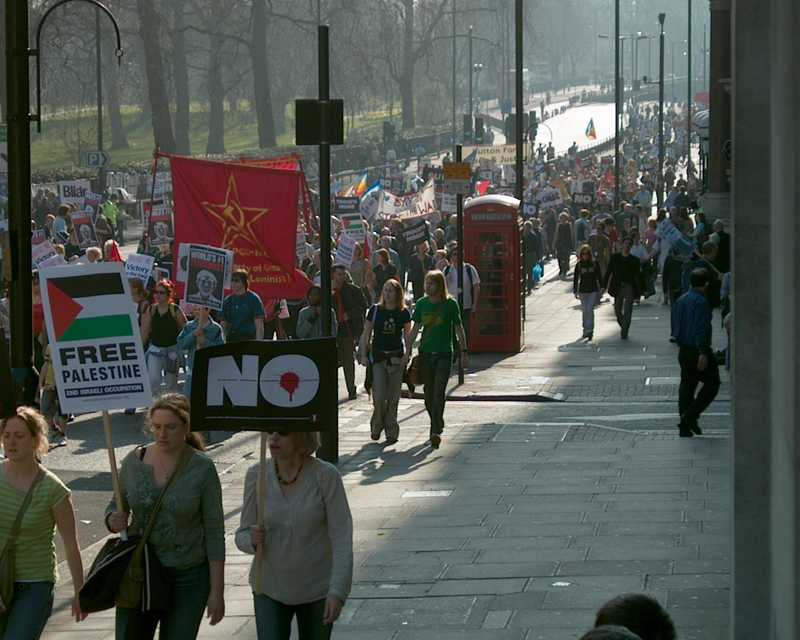 Iraq war demonstration, London 19 March 2005, in Picadilly 15:11:29