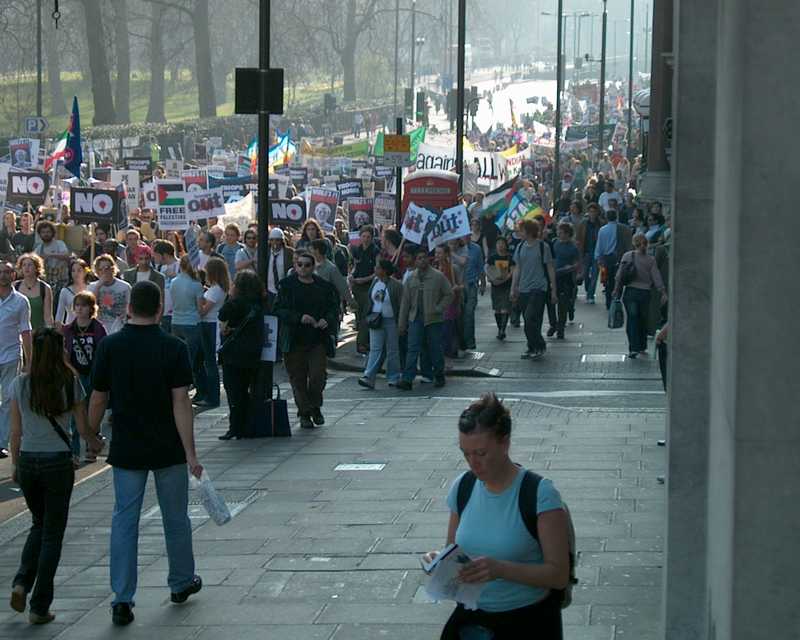 Iraq war demonstration, London 19 March 2005, in Picadilly 15:21:01