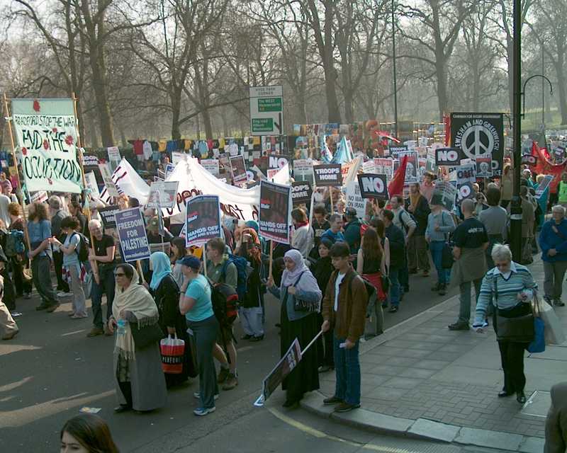 Iraq war demonstration, London 19 March 2005, in Picadilly 15:25:55