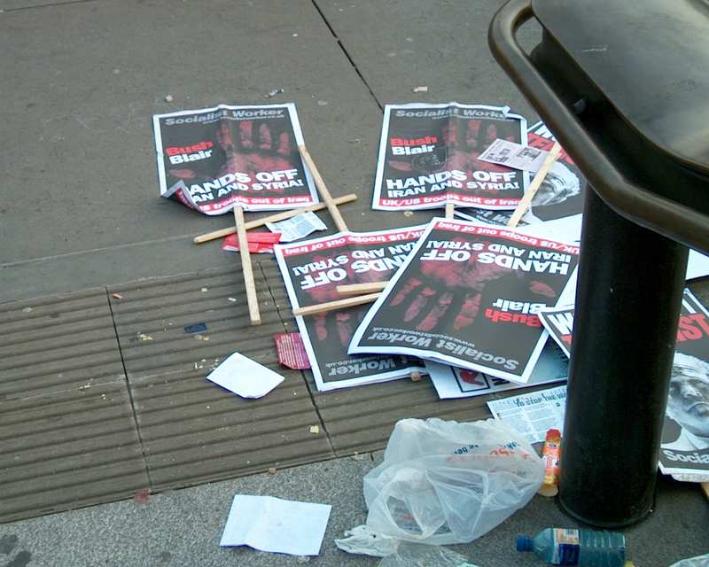Iraq war demonstration, London 19 March 2005, in Trafalgar Square 17:24:53