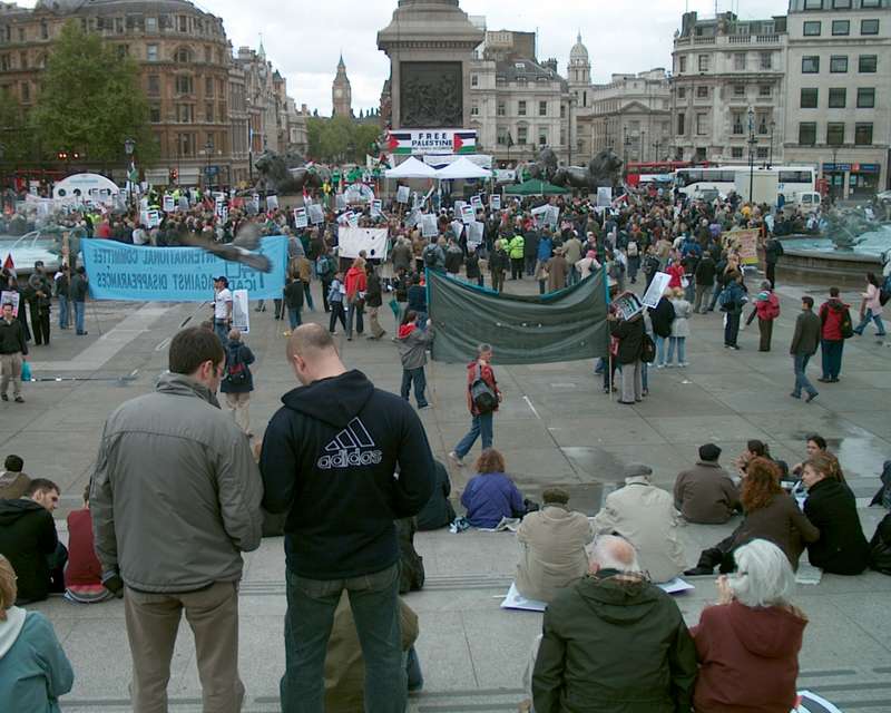 Free Palestine demonstration, London 21 May 2005: Trafalgar Square 13:39 GMT