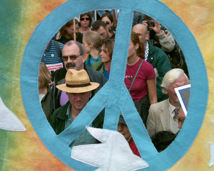 24/82 Iraq war demonstration, London 28 Sep 2002 14:34:45